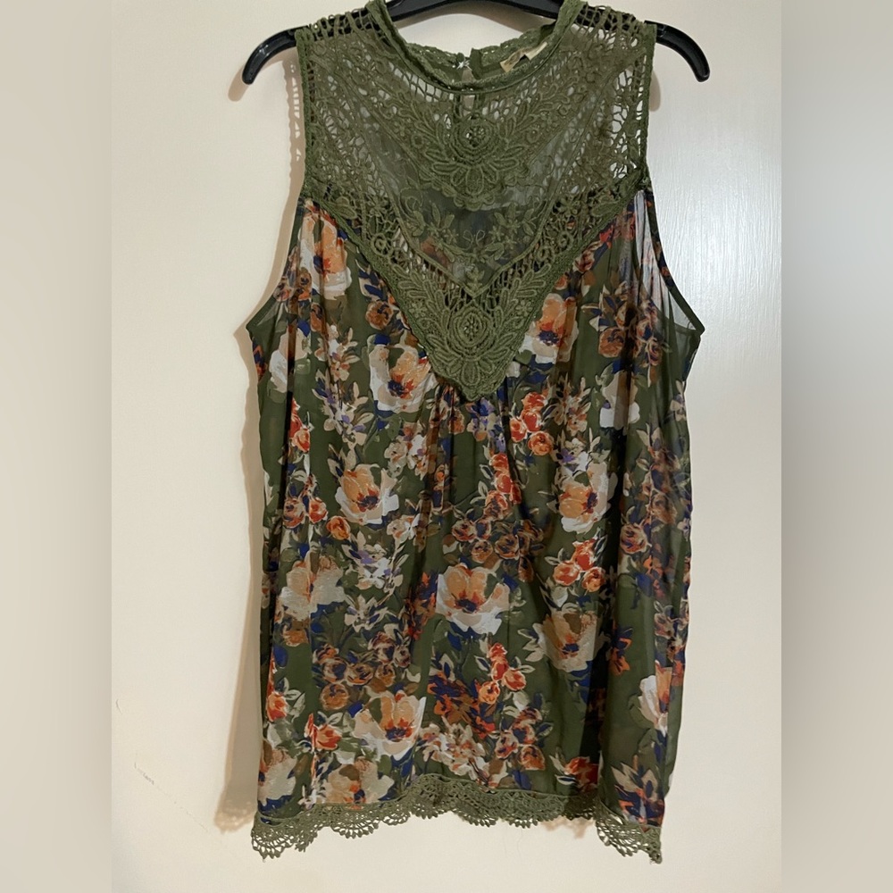 Ladies sleeveless top